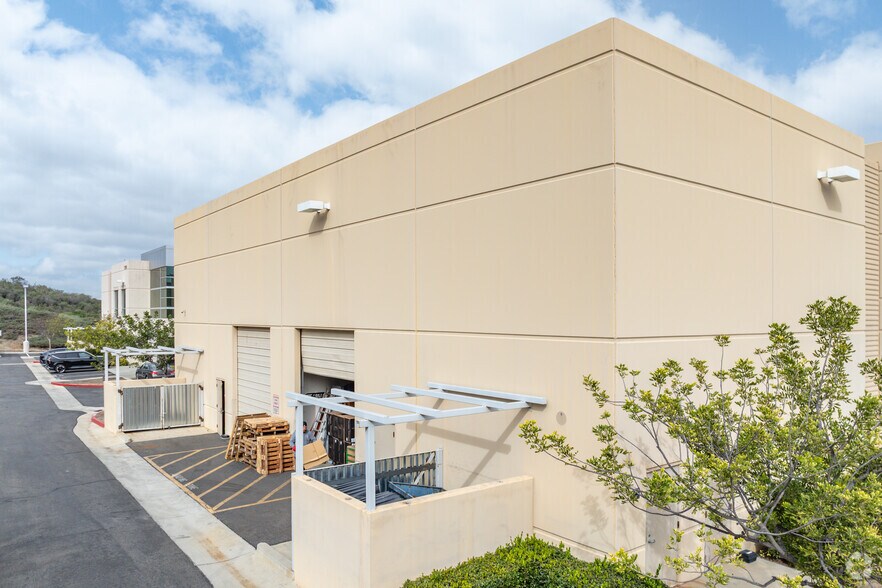 More Photos Of 27321-27327 Via Industria, Temecula Light Distribution For Lease