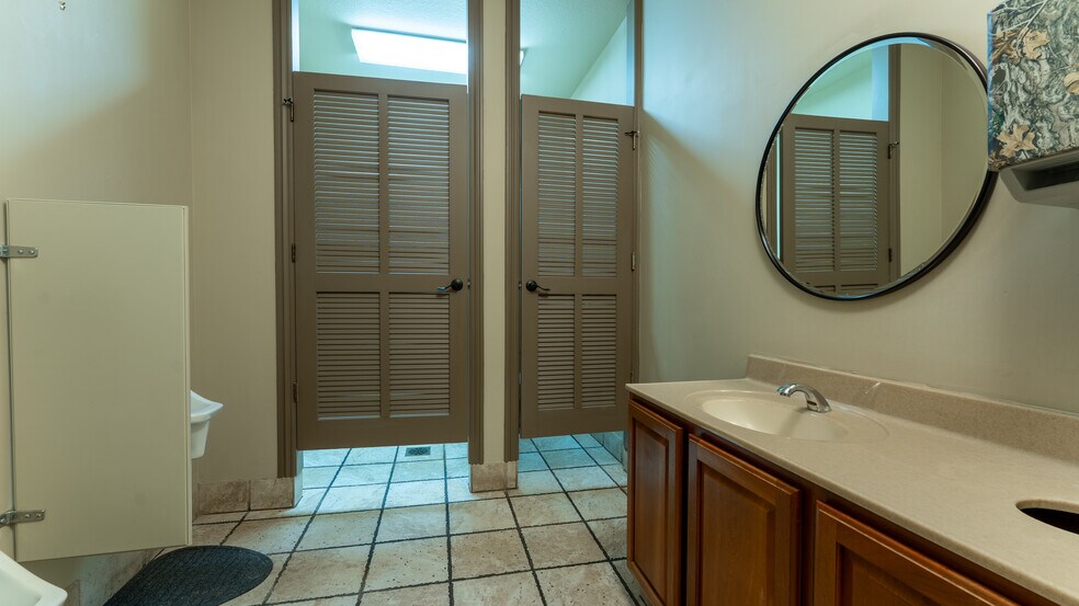 More Photos Of 4466 Horseshoe Bend Pky, Village Of Four Seasons General Retail For Sale