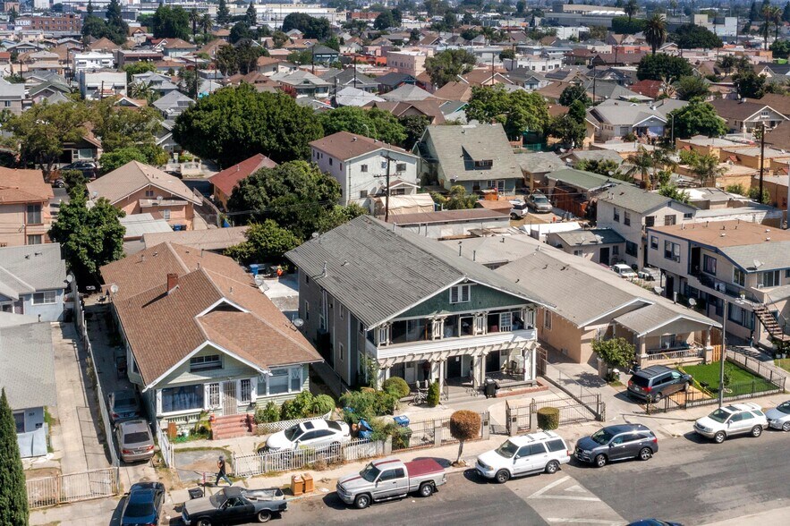 More Photos Of 239 W 43rd St, Los Angeles Apartments For Sale