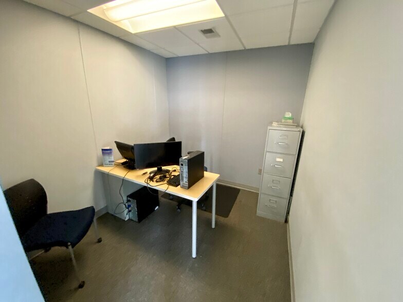 More Photos Of 1229 Country Club Mnr, Fairmont Auto Dealership For Lease