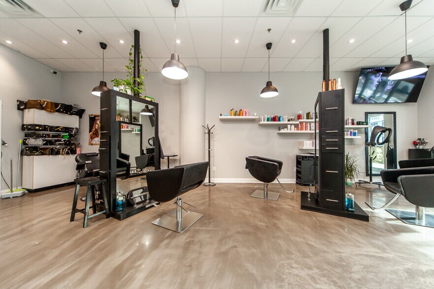 More Photos Of 250-300 Manitoba St, Toronto Apartments For Sale