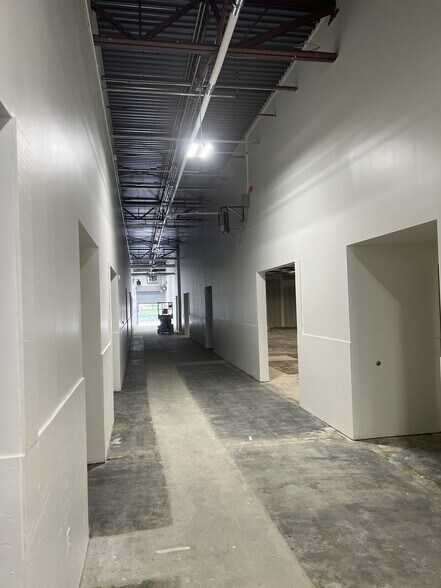 More Photos Of 5031 Commerce Park Cir, Pensacola Warehouse For Lease