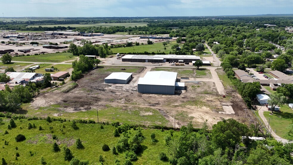 More Photos Of 1100 E 14th St, Dewey Warehouse For Sale