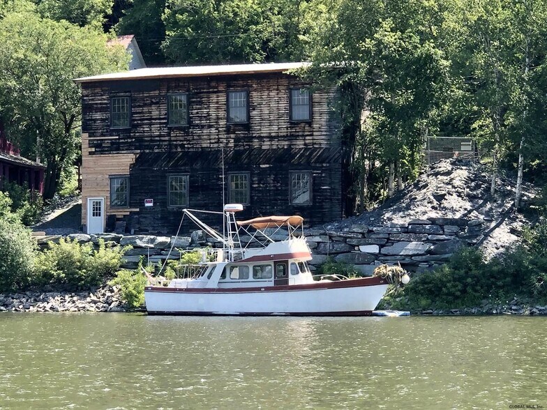 Primary Photo Of 76 Williams st, Whitehall Flex For Sale