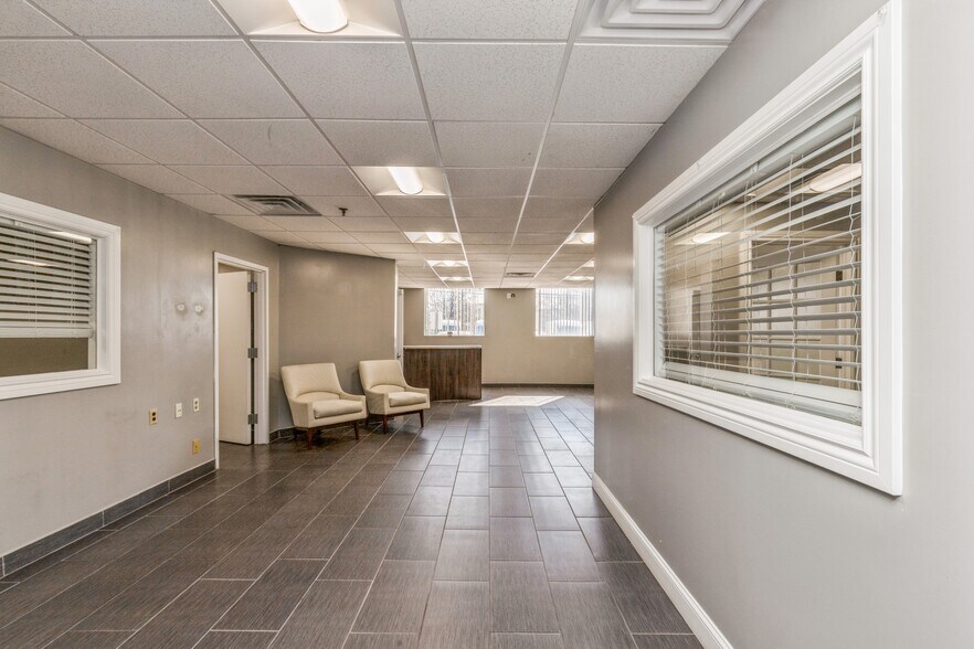 More Photos Of 108-122 New South Rd, Hicksville Warehouse For Lease