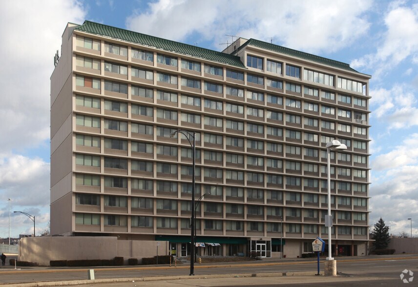 Primary Photo Of 800 W 8th St, Cincinnati Hotel For Sale