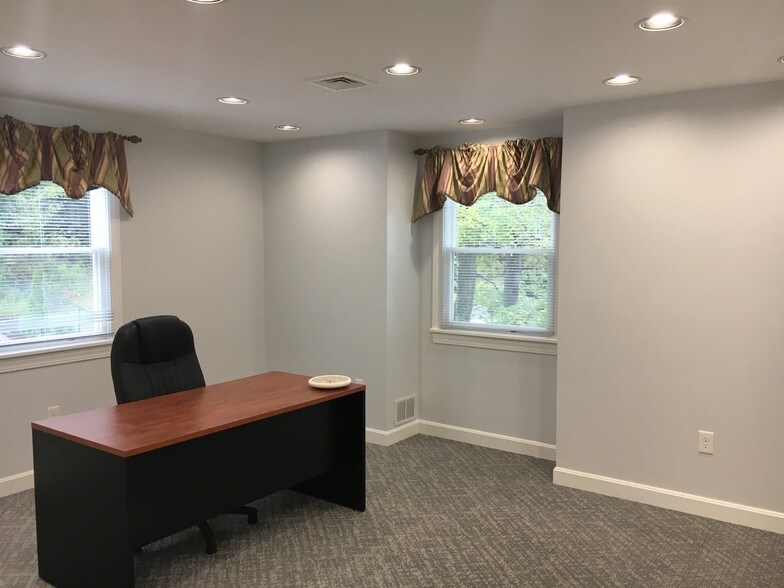 More Photos Of 965 Hopmeadow St, Simsbury Office For Lease