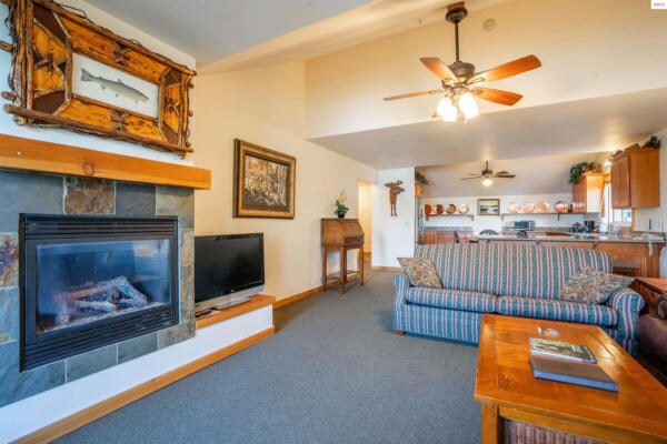 More Photos Of 51 Lakeshore Dr, Sagle Hotel For Sale