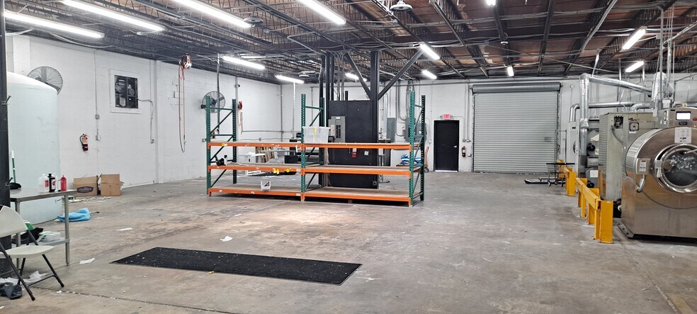 More Photos Of 4339 8th Ave S, Saint Petersburg Warehouse For Lease