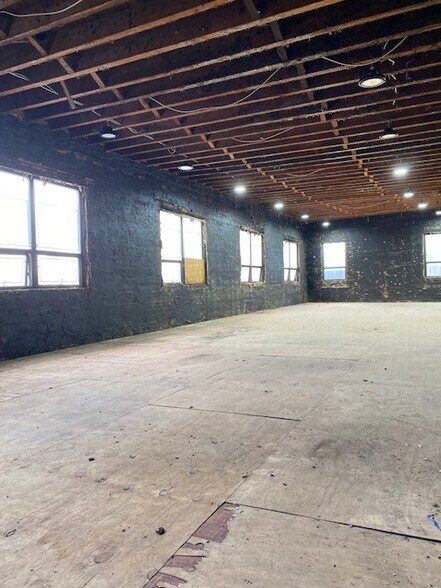 More Photos Of 1539 Covert St, Ridgewood Warehouse For Lease