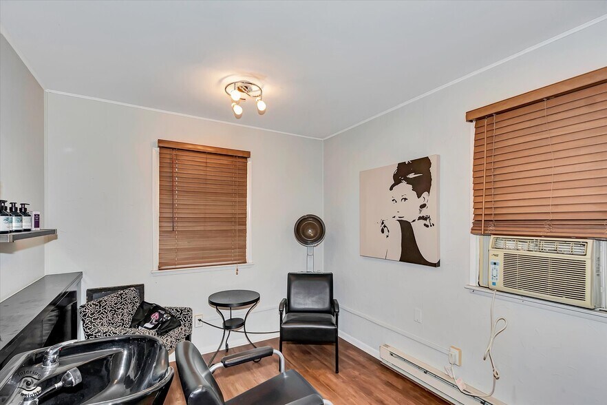 More Photos Of 1112 E Railroad St, Sandwich Office For Sale