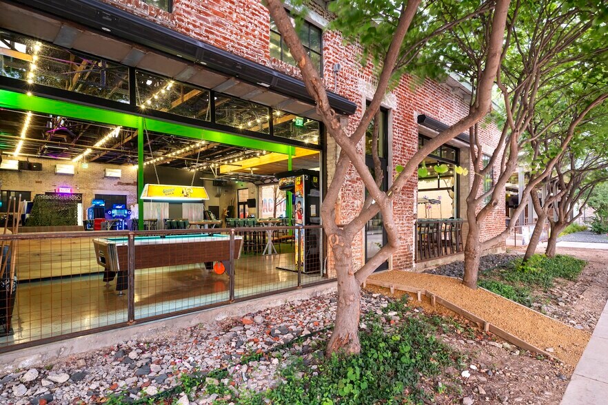 More Photos Of 1000 Foch St, Fort Worth General Retail For Sale