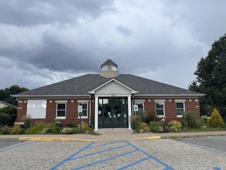 More Photos Of 2911 Alexandria Pike, Highland Heights Bank For Sale