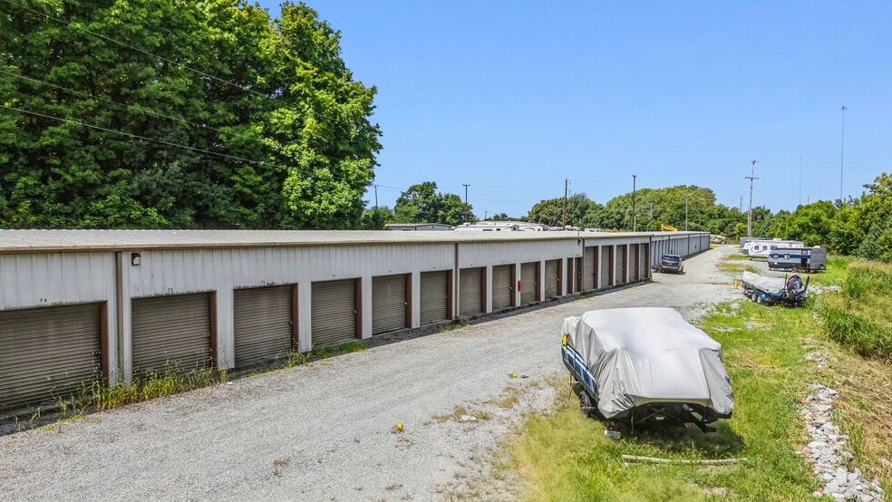 More Photos Of 2359 Old Russellville Pike, Clarksville Self Storage For Sale