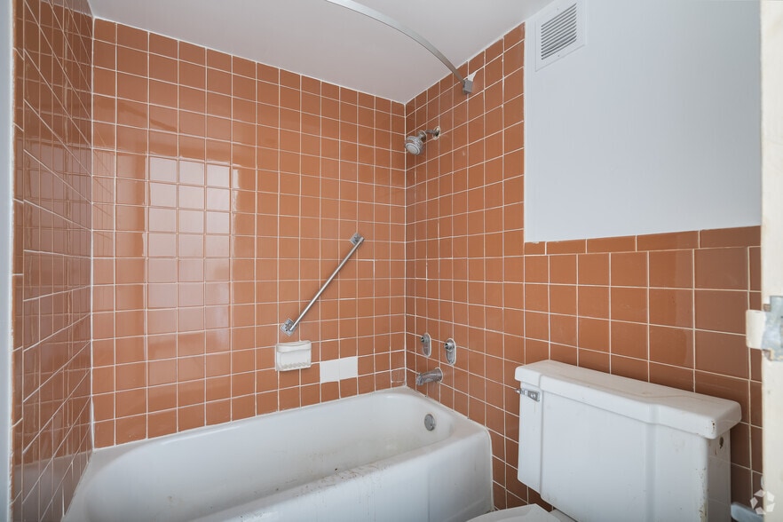 More Photos Of 2700 White Ln, Bakersfield Apartments For Sale