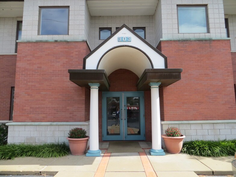 More Photos Of 303-307 Jungermann Rd, Saint Peters Medical For Lease
