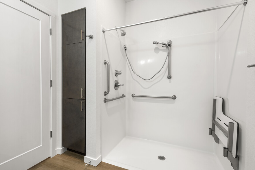 More Photos Of 120 & 124 W Hatting St, Luverne Apartments For Sale