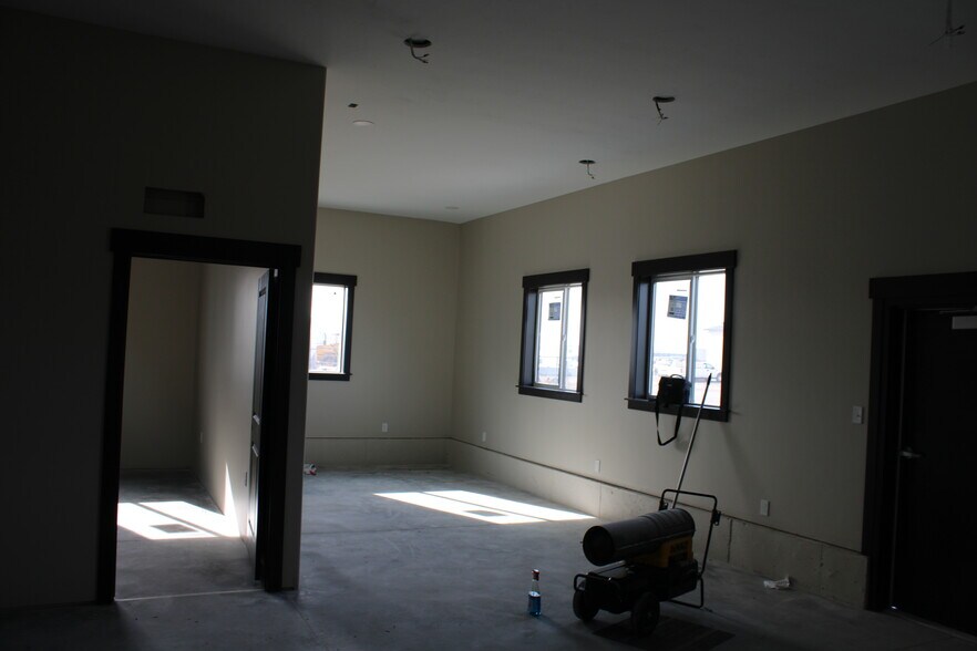 More Photos Of 61 W 465 N, Blackfoot Light Manufacturing For Lease