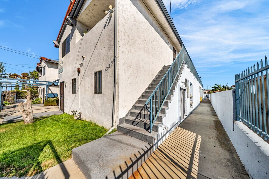 More Photos Of 13304-13308 Roselle Ave, Hawthorne Apartments For Sale