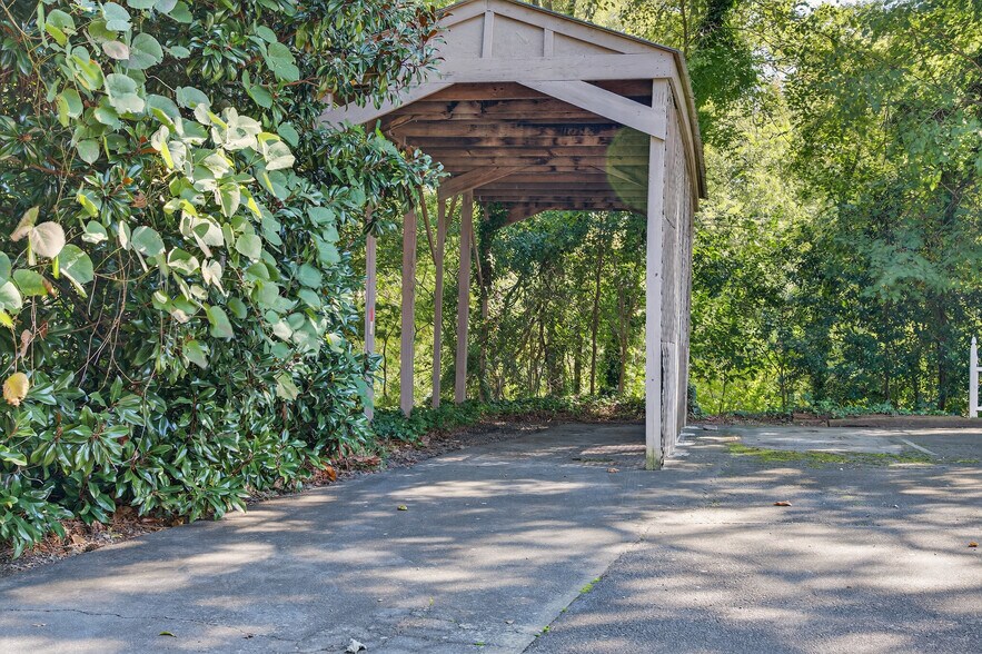 More Photos Of 19428 Zion Ave, Cornelius Office For Sale