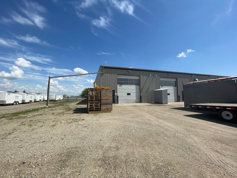 More Photos Of 42 Burnt Lake Cres, Red Deer County Warehouse For Lease
