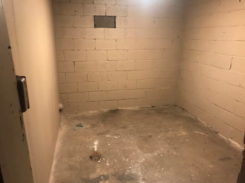 More Photos Of 147 Nebraska, Memphis Warehouse For Sale