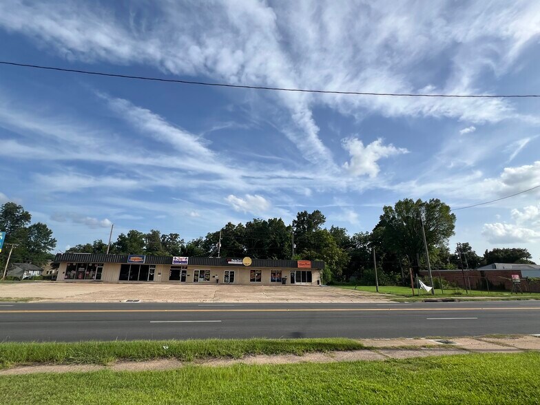 More Photos Of 273 E 70th St, Shreveport Restaurant For Sale