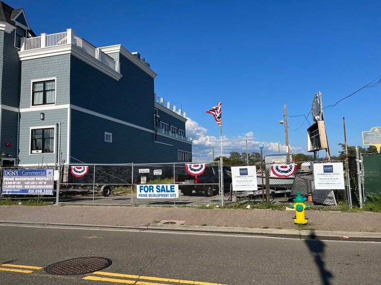 More Photos Of 405 Woodcleft Ave, Freeport Land For Sale