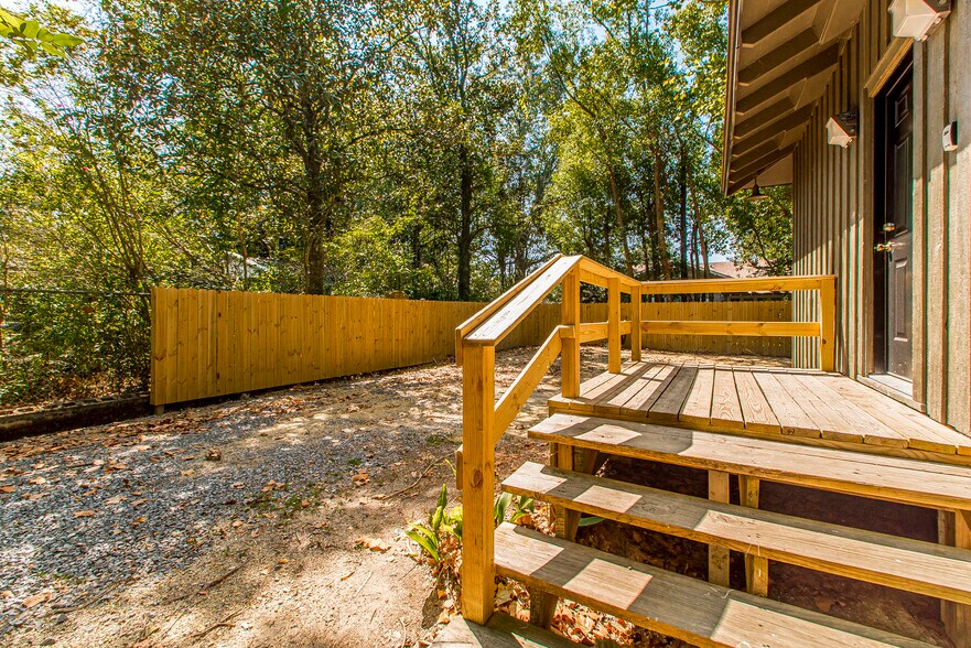 More Photos Of 302 Louisiana Ave, Bogalusa Office For Lease