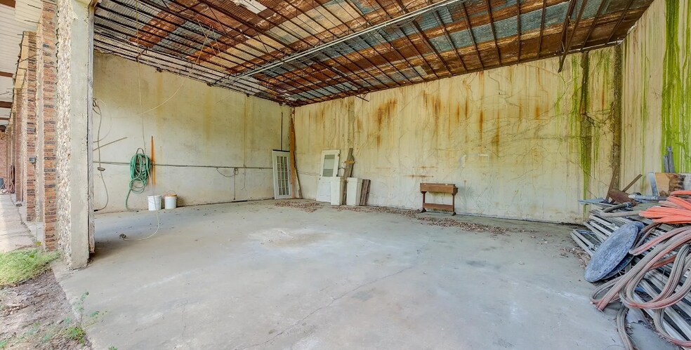More Photos Of 1605 E Avenue A, Hooks Warehouse For Sale
