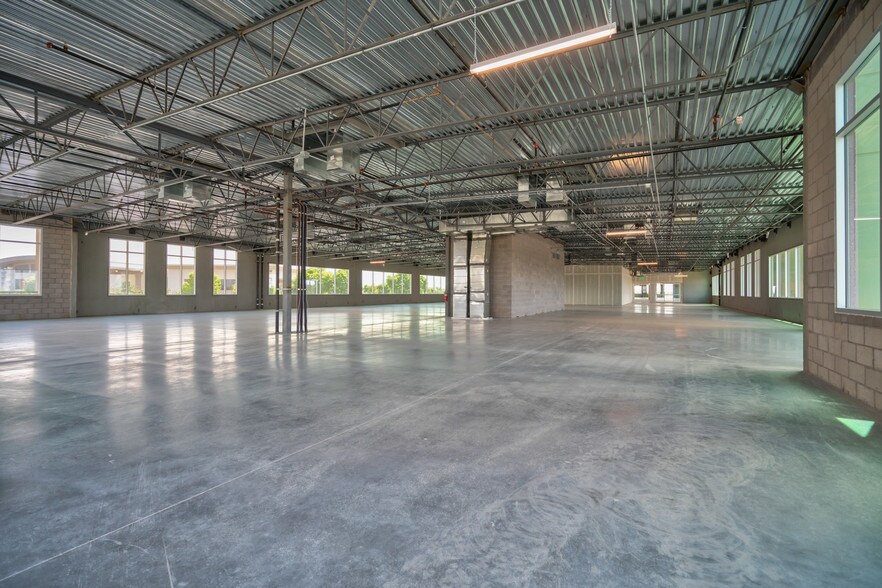 More Photos Of 2425 S Stearman Dr, Chandler Office For Lease