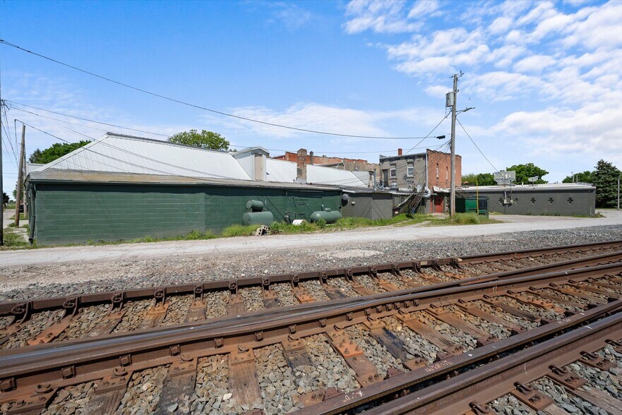 More Photos Of 18625 Main St, Tontogany Flex For Sale