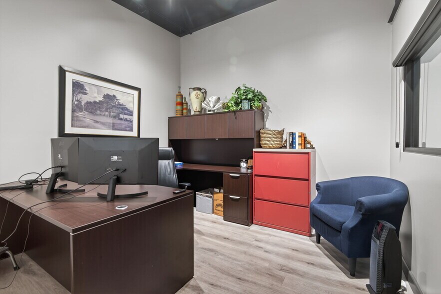 More Photos Of 2510 Solway Rd, Knoxville Flex For Lease