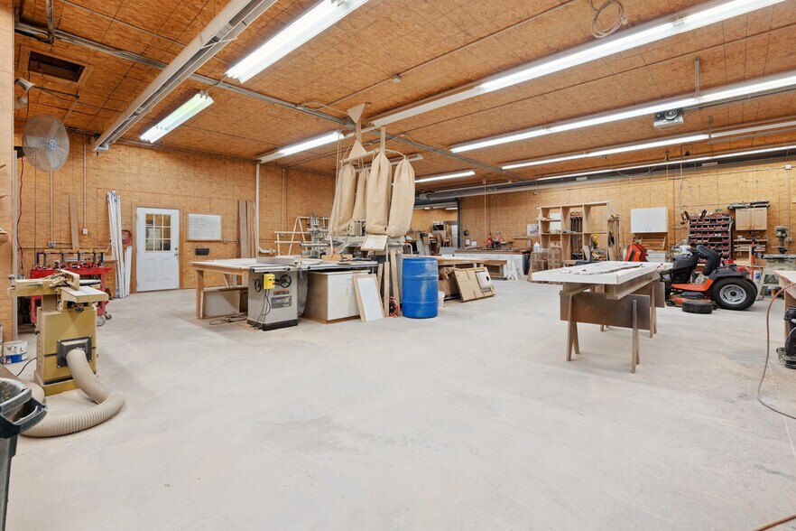 More Photos Of 3615 Flint Ridge Dr, Burlington Flex For Sale