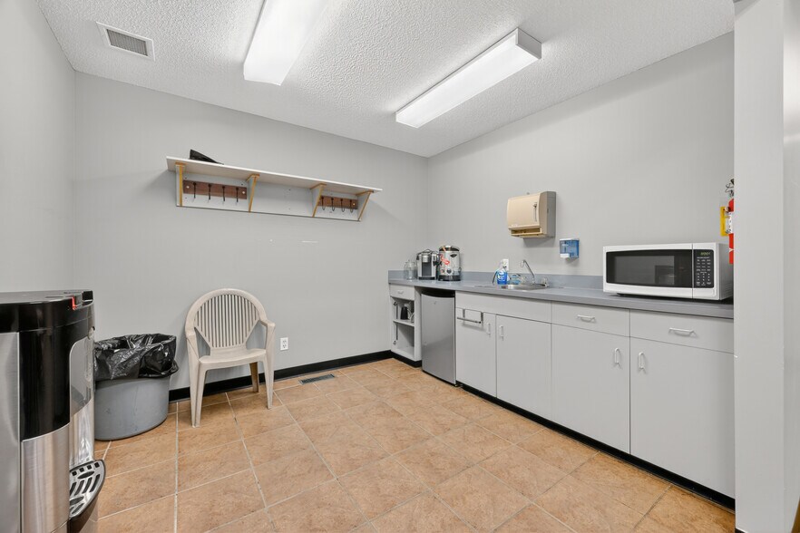 More Photos Of 5402 44 St, Lloydminster Freestanding For Sale
