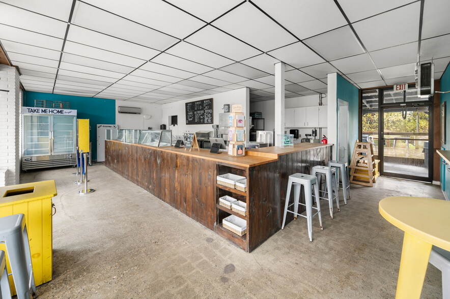 More Photos Of 17 S Main St, Brooklyn Freestanding For Sale