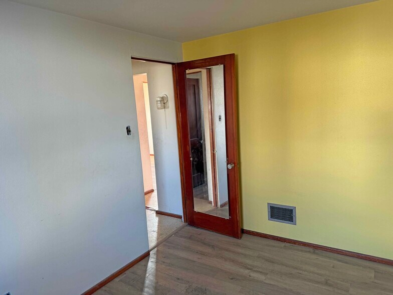 More Photos Of 239 Grand Ave, Waterloo Specialty For Sale