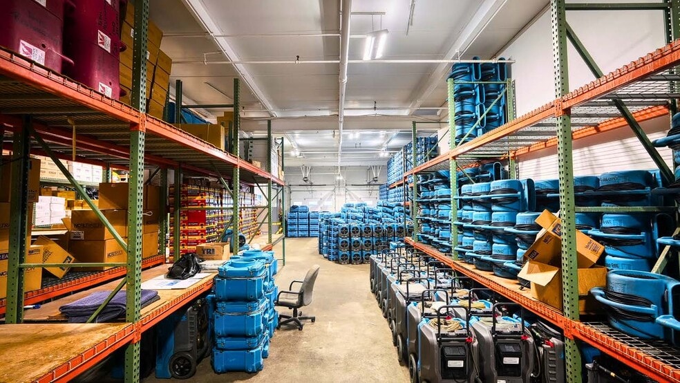 More Photos Of 160 Eileen Way, Syosset Warehouse For Lease