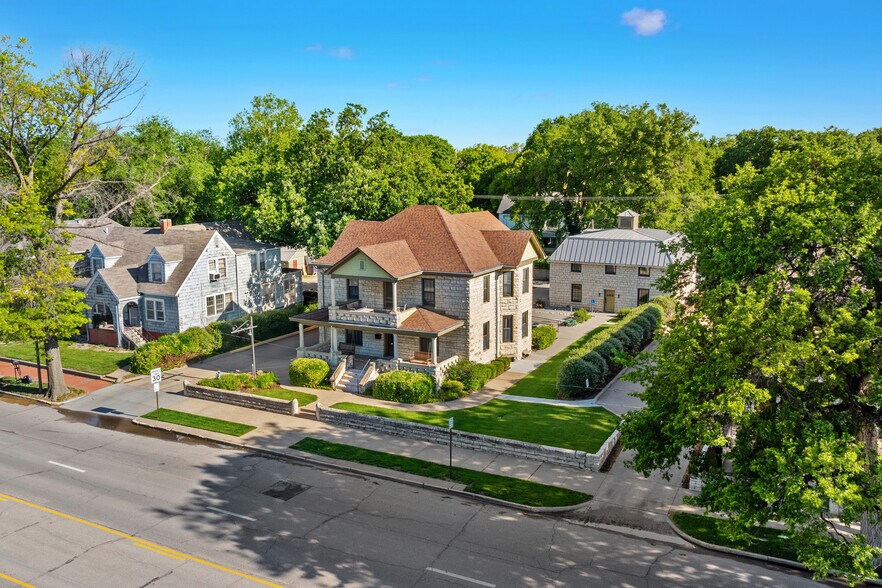 More Photos Of 720 Poyntz Ave, Manhattan Office For Sale