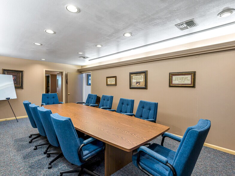 More Photos Of 1105 San Jacinto St, Rosenberg Office For Sale