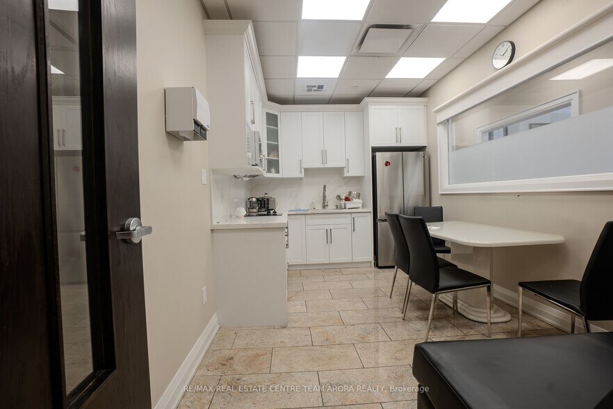 More Photos Of 1804 Alstep Dr, Mississauga Office For Lease