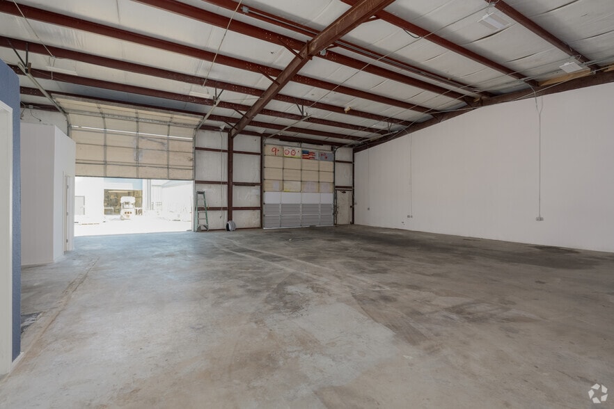 More Photos Of 2653 Blue Mound Rd W, Haslet Warehouse For Lease