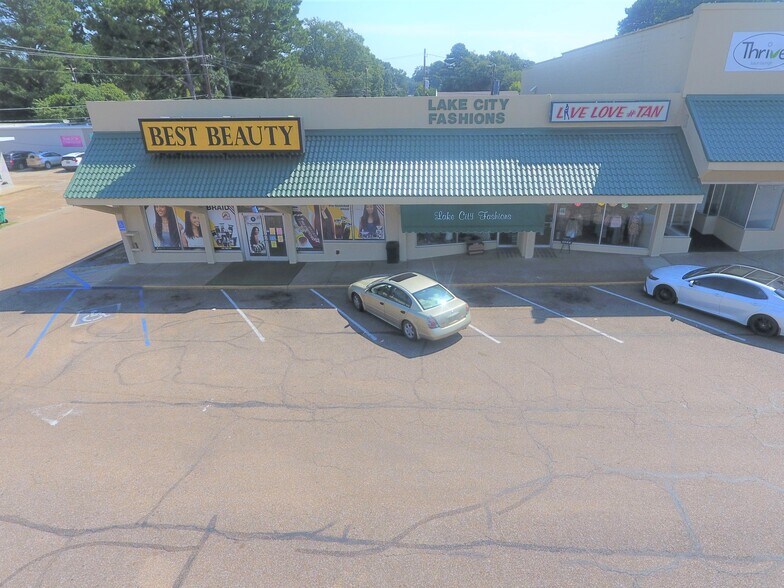 More Photos Of 1716-1770 Commerce St, Grenada Unknown For Lease