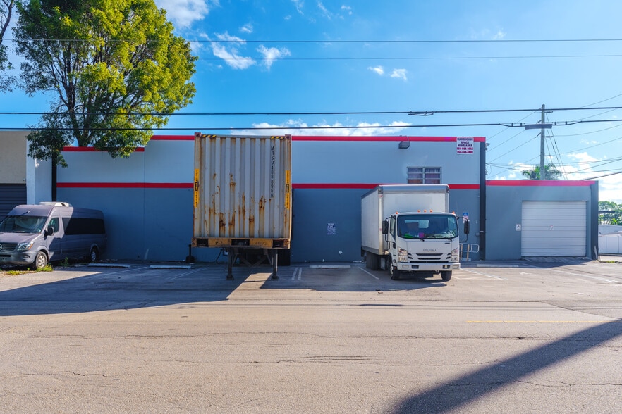 More Photos Of 2099 S Park Rd, Hallandale Manufacturing For Sale