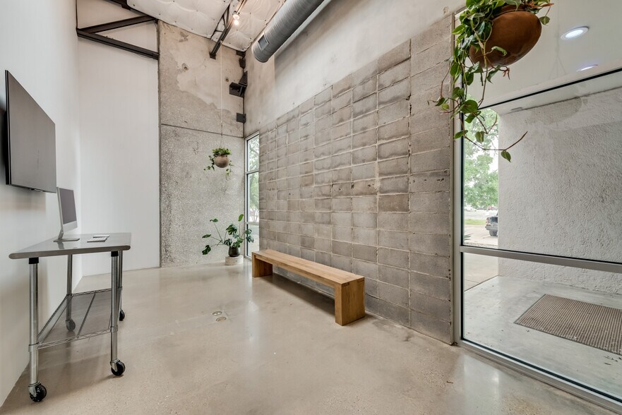 More Photos Of 1380 River Bend Dr, Dallas Office For Sale