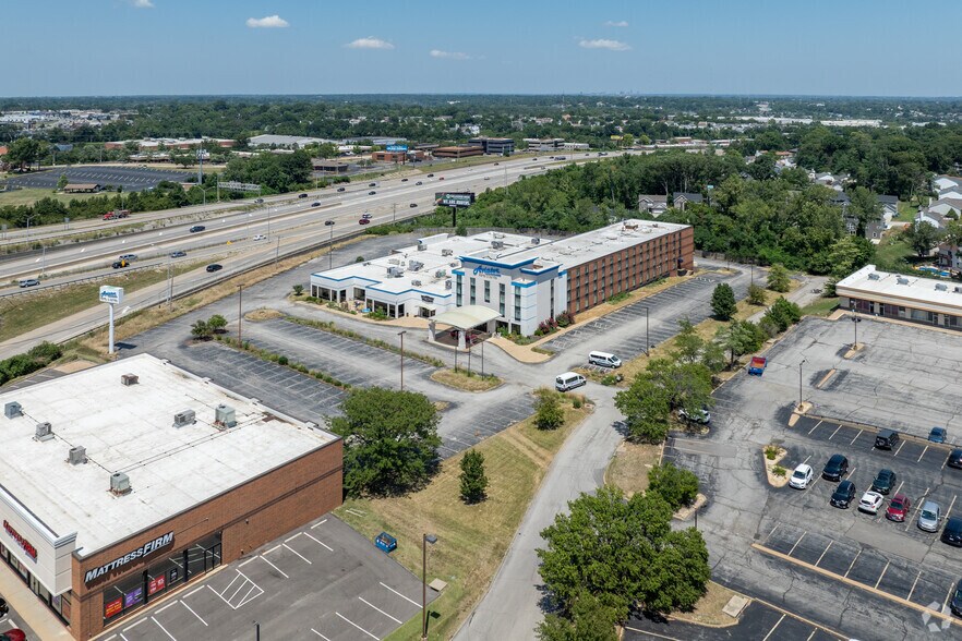 More Photos Of 6921 S Lindbergh Blvd, Saint Louis Hospitality For Sale
