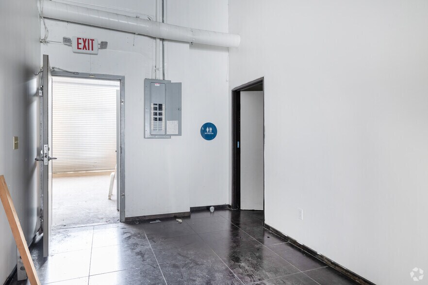 More Photos Of 510 E Olympic Blvd, Los Angeles Storefront Retail Office For Sale