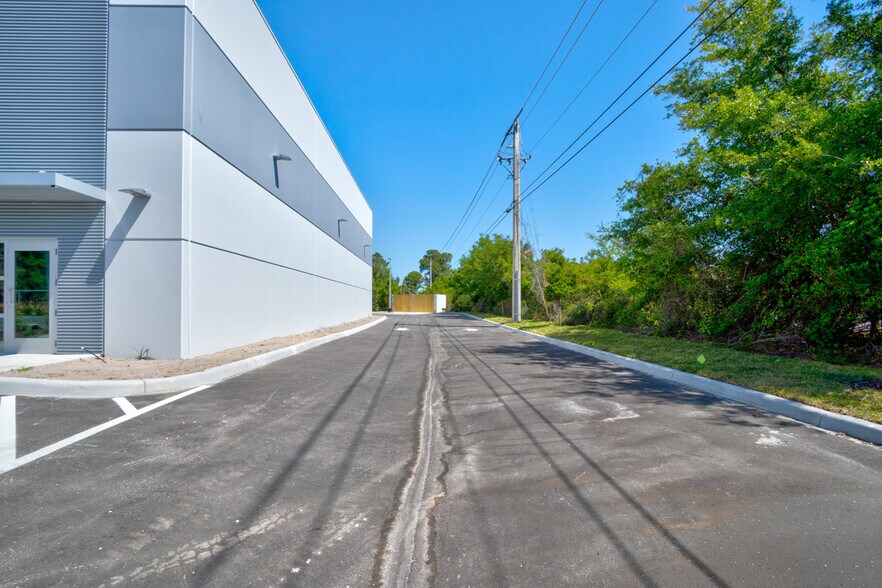 More Photos Of 4451 Eastport Park Way, Port Orange Industrial For Lease