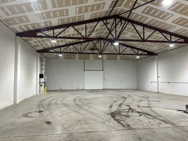 More Photos Of 633 N Morton St, Bloomington Research And Development For Lease