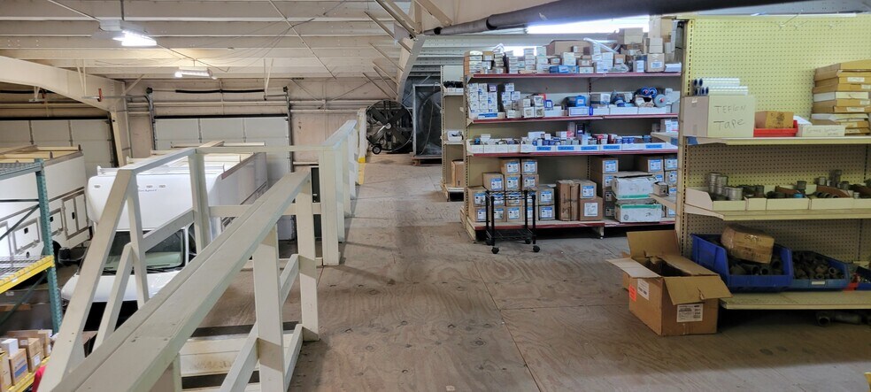 More Photos Of 4882 English Towne Dr, Memphis Warehouse For Lease